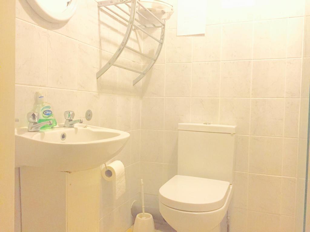 Southend Inn Hotel - Close To Beach, Train Station & Southend Airport Szoba fotó