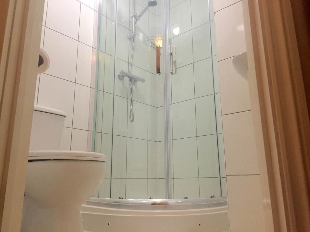 Southend Inn Hotel - Close To Beach, Train Station & Southend Airport Szoba fotó